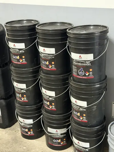 Aceites y lubricantes en el local de Casa Vale (10)