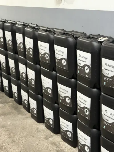 Aceites y lubricantes en el local de Casa Vale (11)