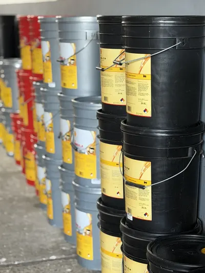 Aceites y lubricantes en el local de Casa Vale (3)