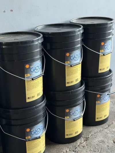 Aceites y lubricantes en el local de Casa Vale (5)