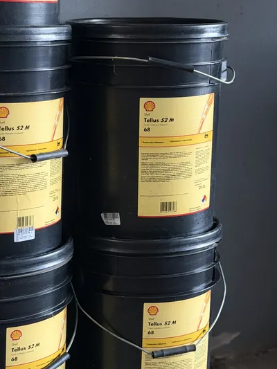 Aceites y lubricantes en el local de Casa Vale (6)