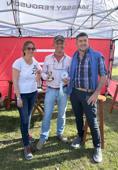 Casa Vale en una exposición agrícola, con su stand y maquinaria (15)