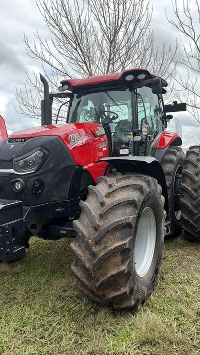 Maquinaria agrícola de las líneas que vende Casa Vale, trabajando en el campo (32)