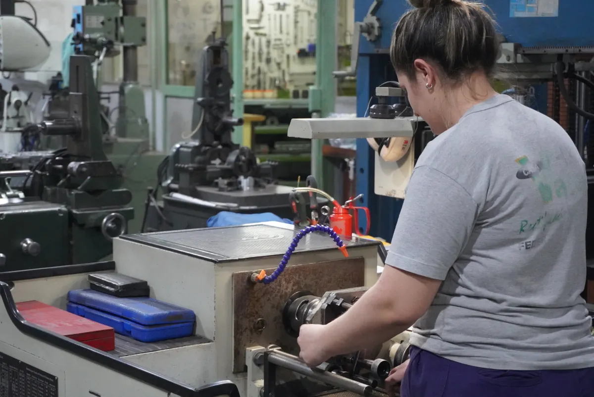 Máquina de rectificado en el taller de Casa Vale